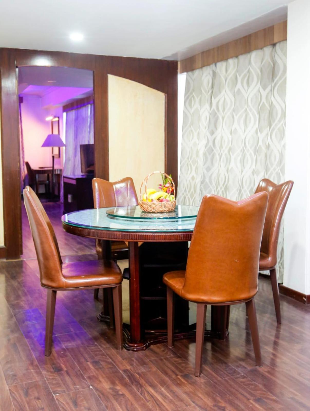 Hotel The Residency Srinagar Esterno foto
