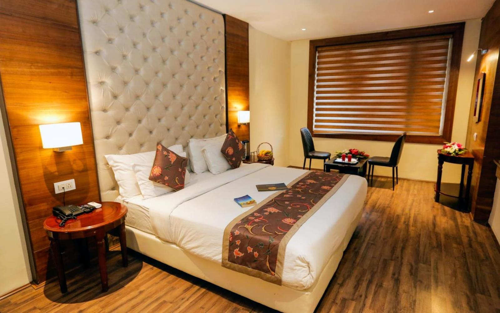 Hotel The Residency Srinagar Esterno foto