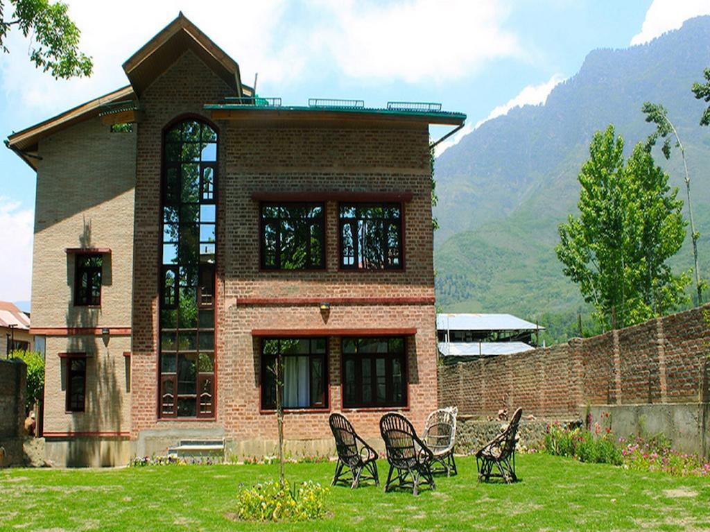 Hotel The Residency Srinagar Esterno foto