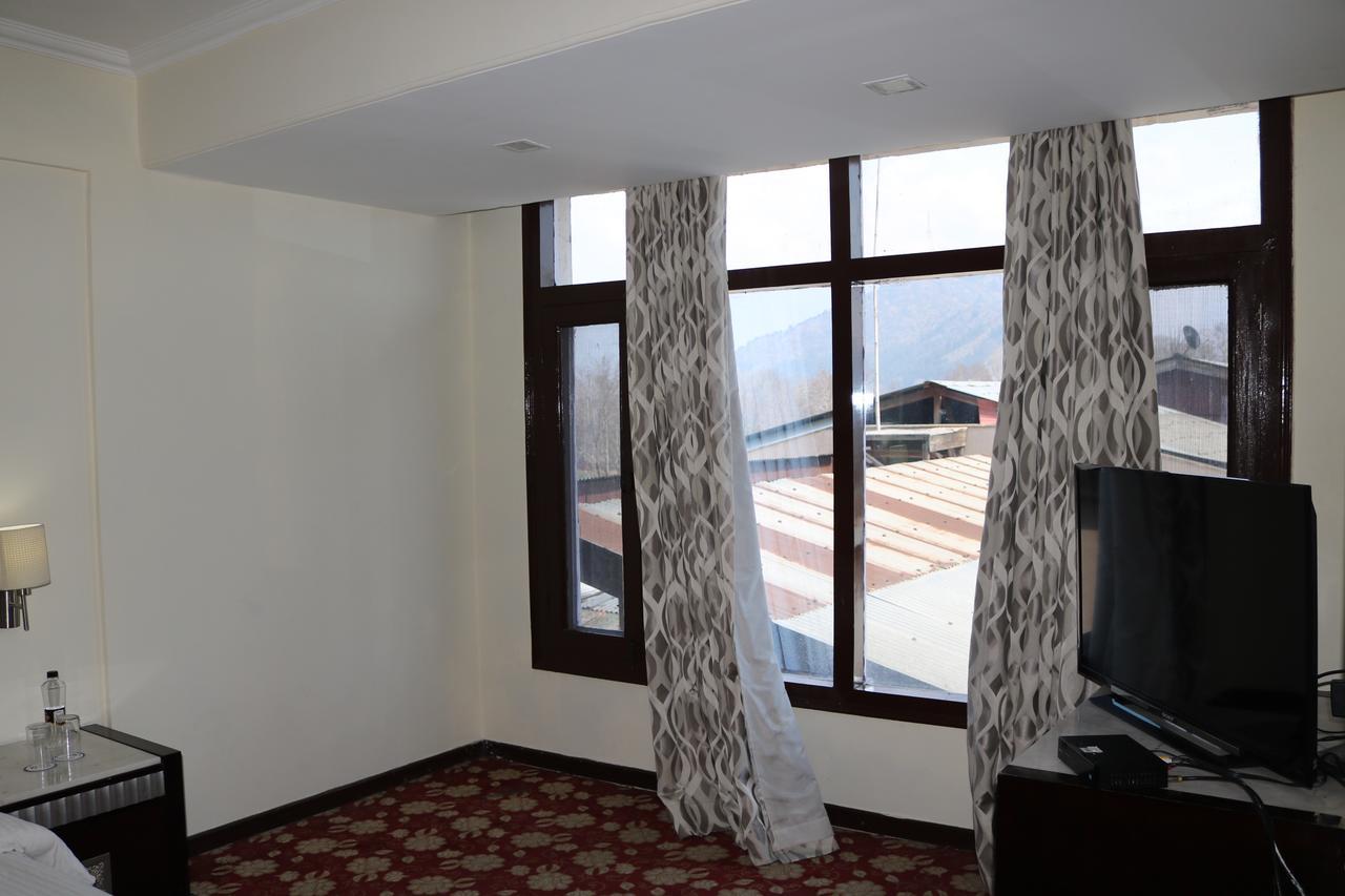 Hotel The Residency Srinagar Esterno foto